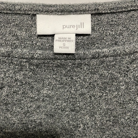 Pure J. Jill. 3/4 sleeve top, small‎ petite, gray, two front pockets - Picture 2 of 4